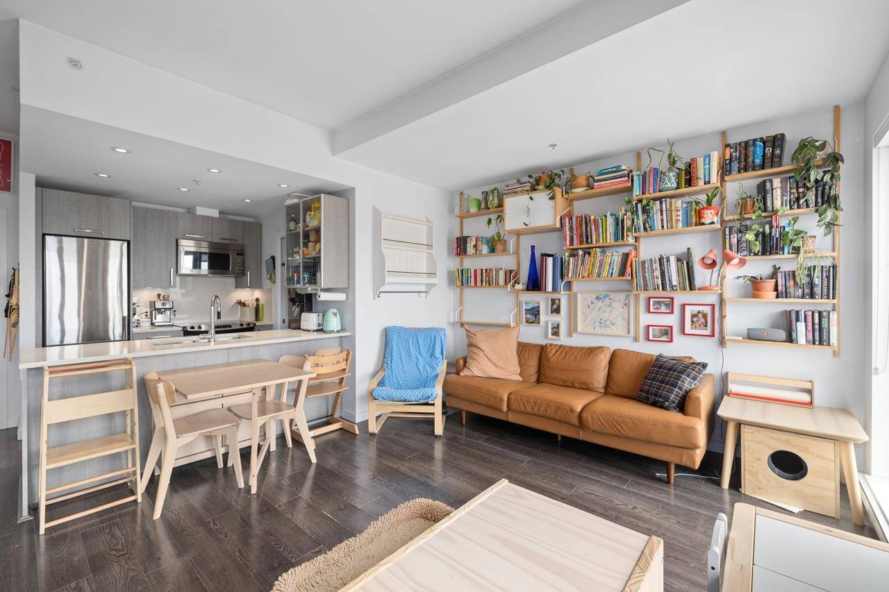 Vancouver, BC V6A 0G6,933 E Hastings ST #PH1