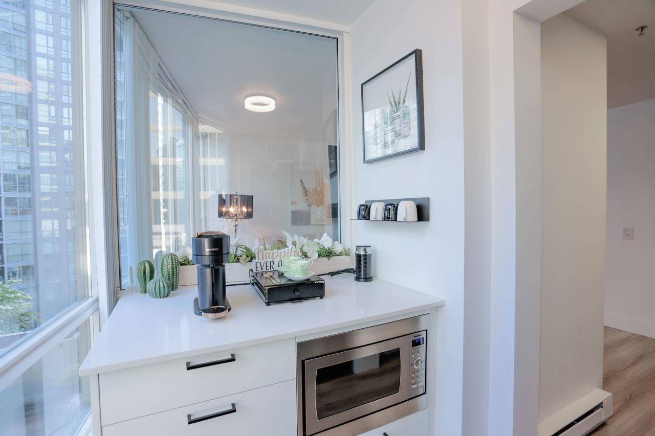 1166 Melville ST #805 Vancouver, BC V6E 4P5