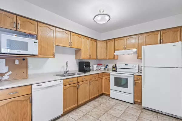 Port Coquitlam, BC V3B 1J4,2083 Coquitlam AVE #205