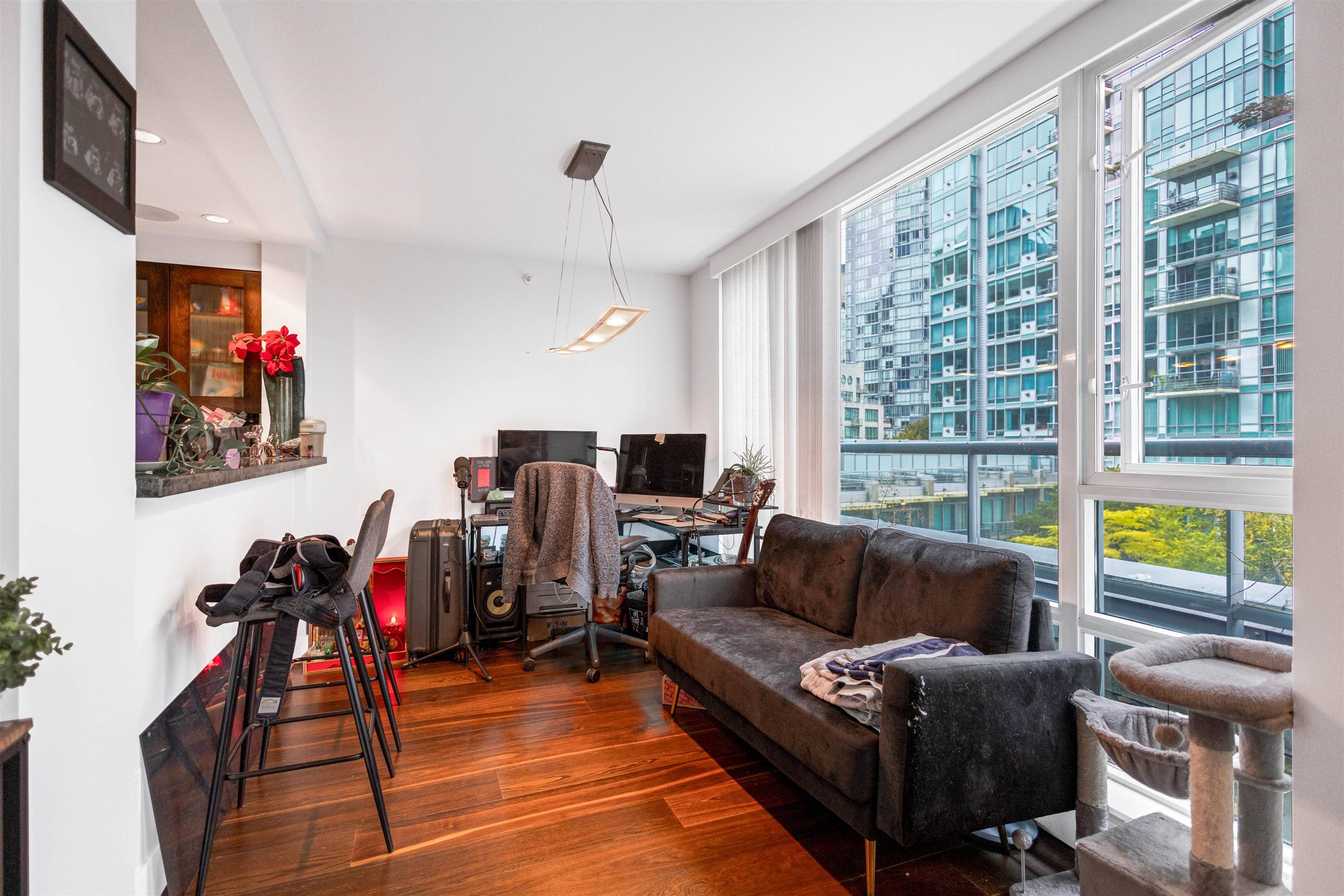 Vancouver, BC V6G 3K1,499 Broughton ST #407