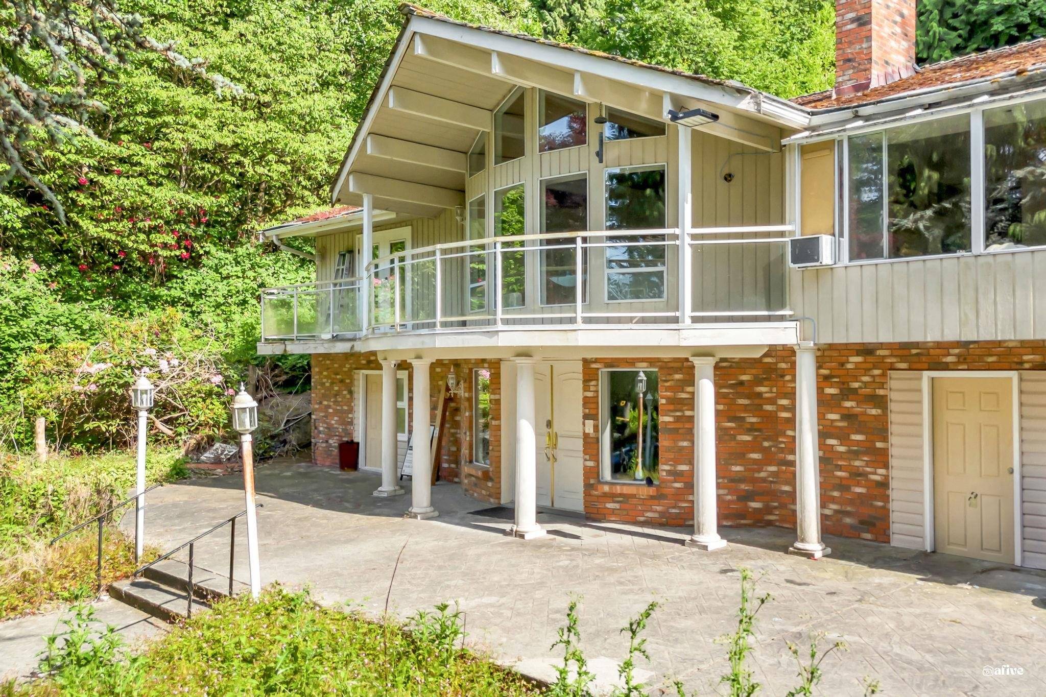 Surrey, BC V4P 1K8,13838 Crescent RD