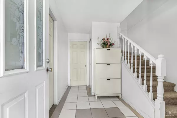 Langley, BC V4W 3K7,216 Davis CRES