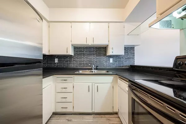 Langley, BC V3A 1Z1,5294 204 ST #311