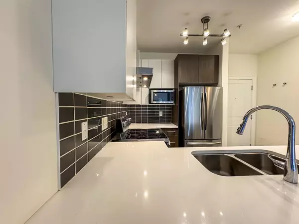 Surrey, BC V4N 6P1,6480 195a ST #213