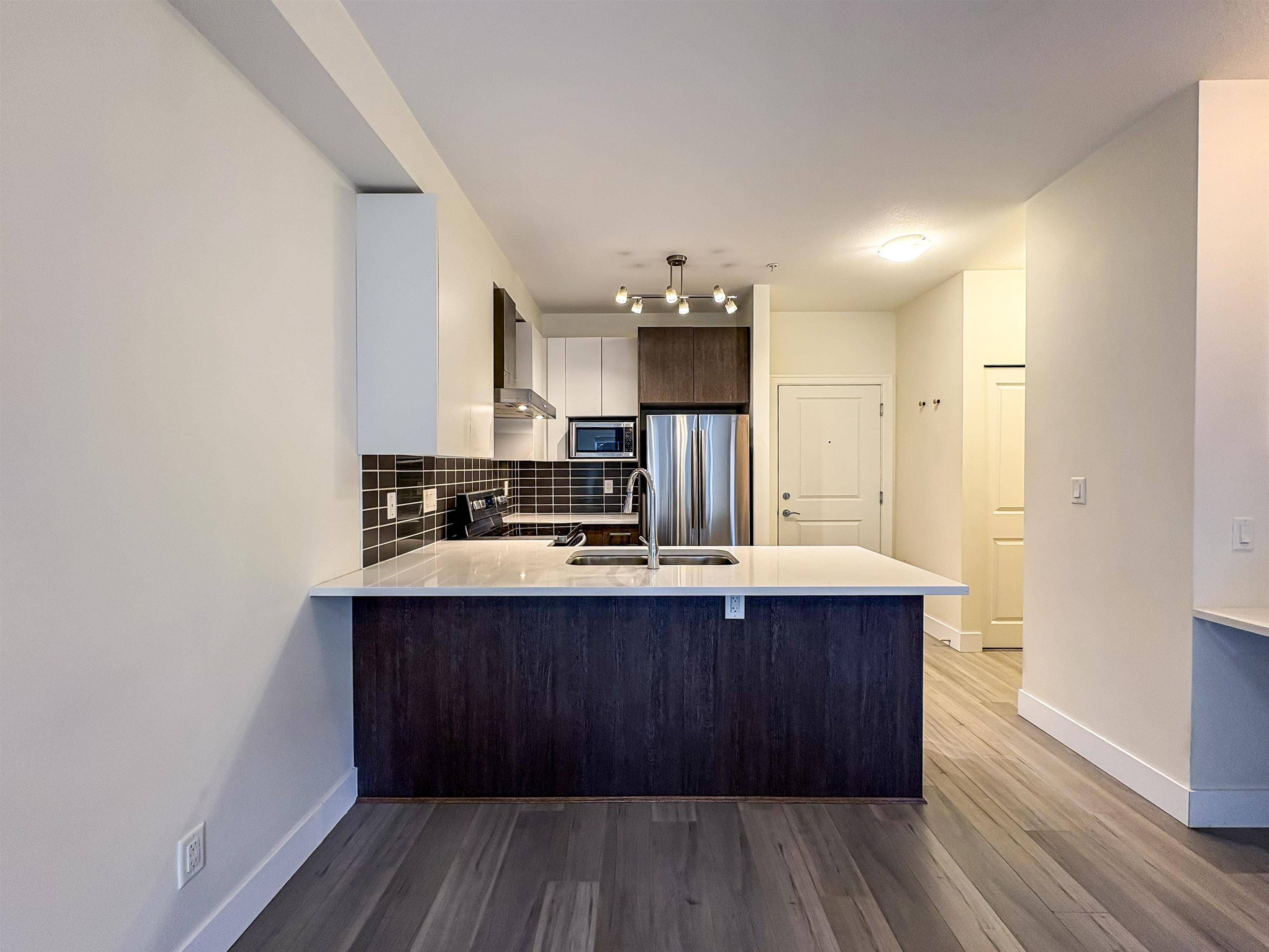 Surrey, BC V4N 6P1,6480 195a ST #213