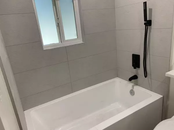 Surrey, BC V3W 6E1,8220 King George BLVD #81