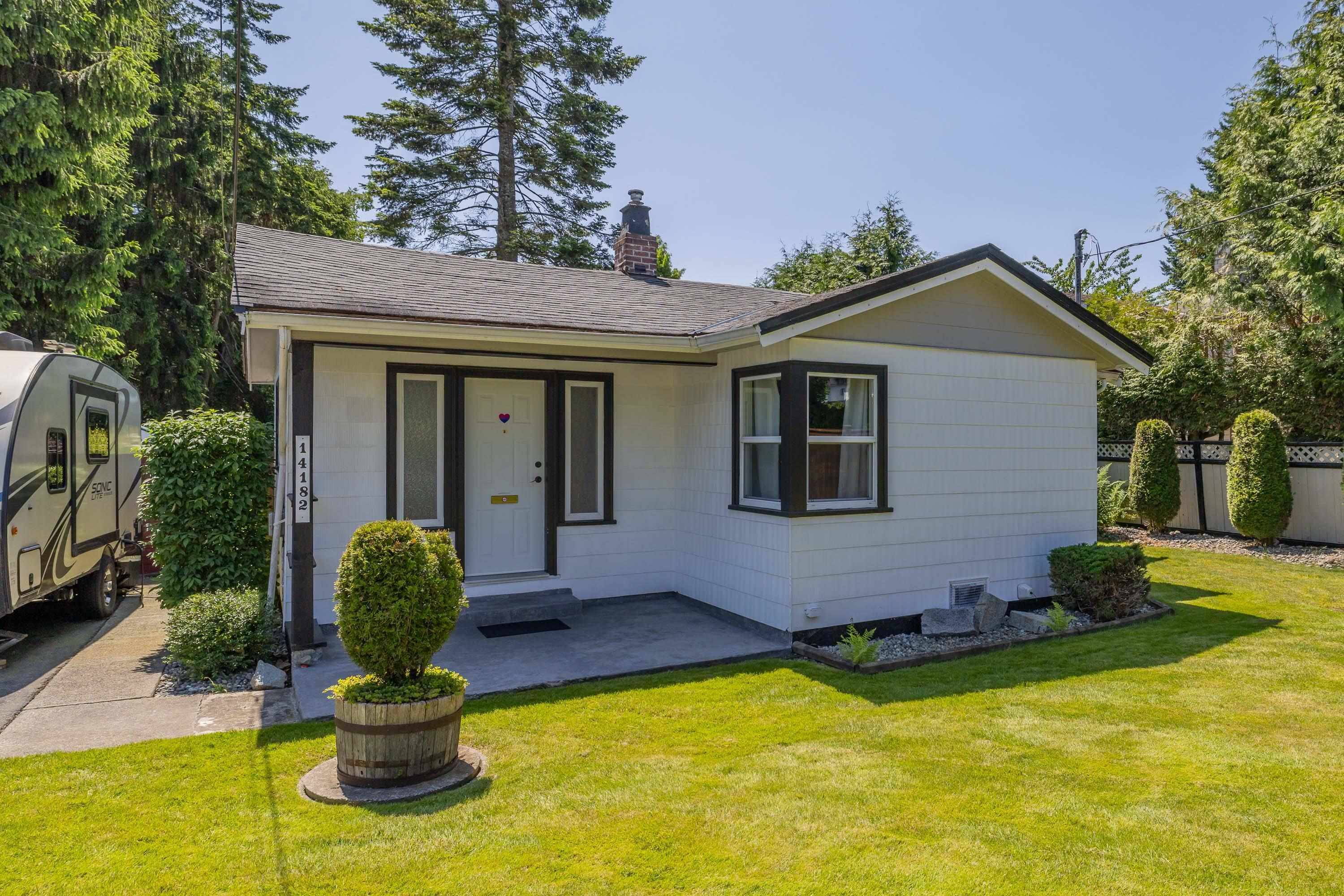 White Rock, BC V4B 3C4,14182 North Bluff RD