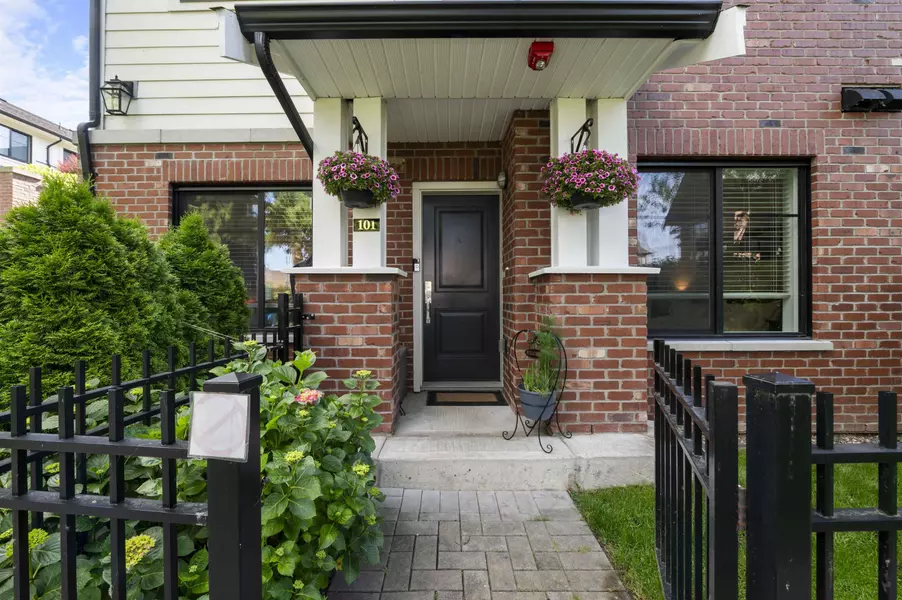 16528 24a AVE #101, Surrey, BC V3Z 0P4