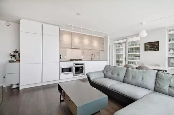 988 Quayside DR #909 New Westminster, BC V3M 0L5