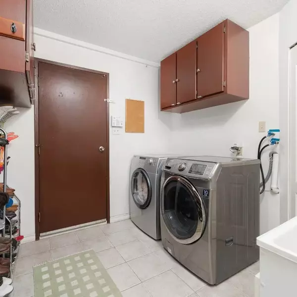 Surrey, BC V3R 7H4,9297 151 ST