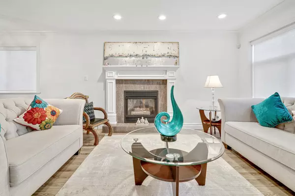 Vancouver, BC V6R 2H4,4218 W 10th AVE