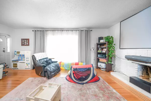 Burnaby, BC V5C 3C9,4516 Parker ST