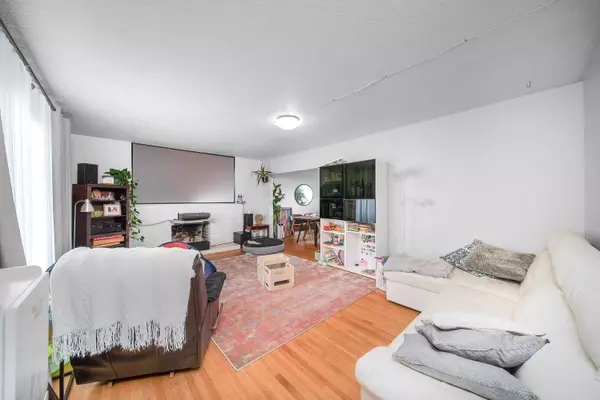 Burnaby, BC V5C 3C9,4516 Parker ST