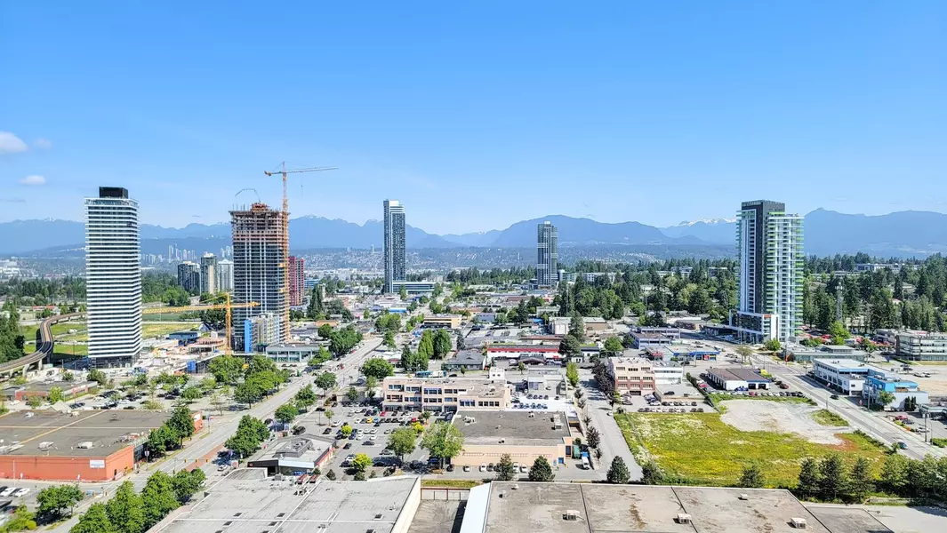 13685 102 AVE #2712, Surrey, BC V3T 1N7