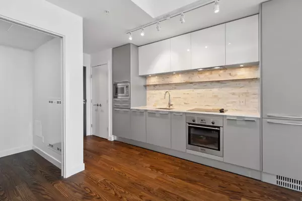 Vancouver, BC V5X 0E2,8131 Nunavut LN #3003