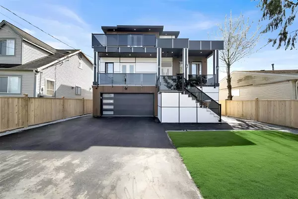 12760 114a AVE, Surrey, BC V3V 3P4