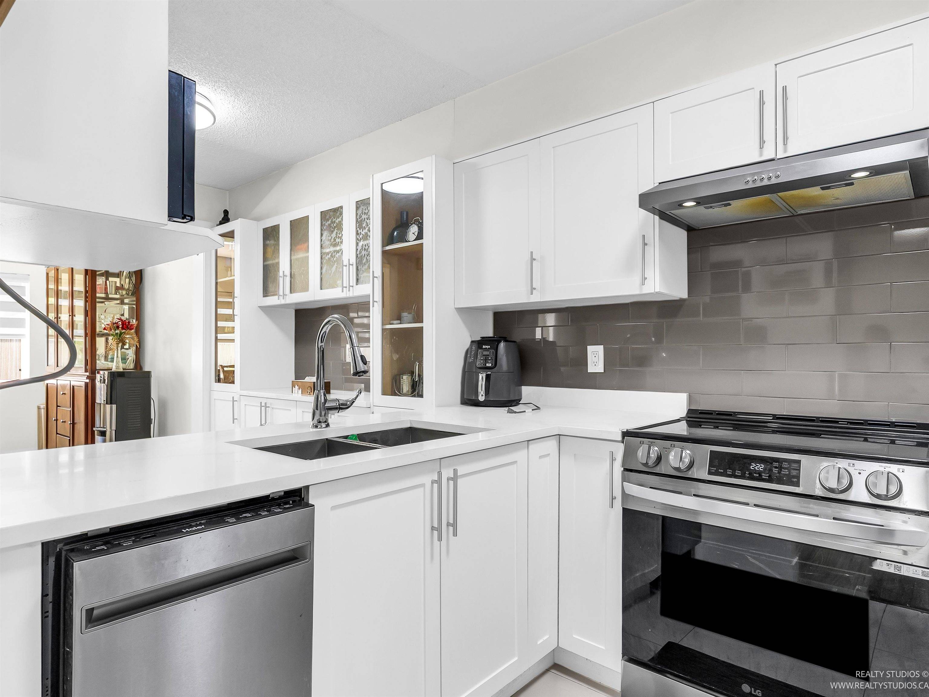 Surrey, BC V3W 2Z2,13504 79a AVE