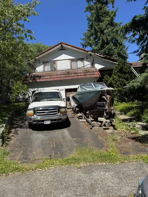 Burnaby, BC V5B 2X4,6533 Parkdale DR