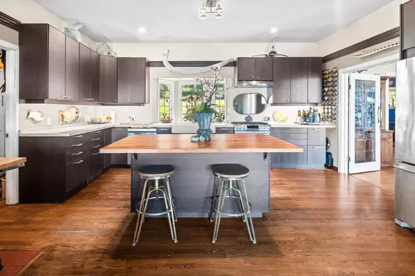 Galiano Island, BC V0N 1P0,474 W Sticks Allison RD