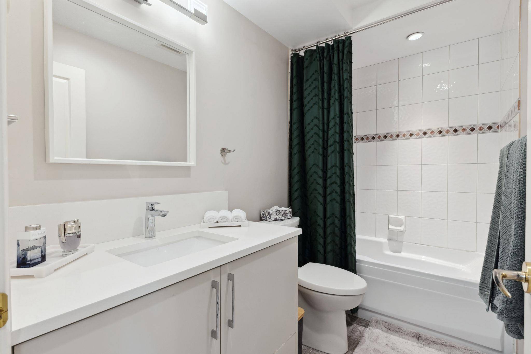 3131 Deer Ridge DR #302 West Vancouver, BC V7S 4W1