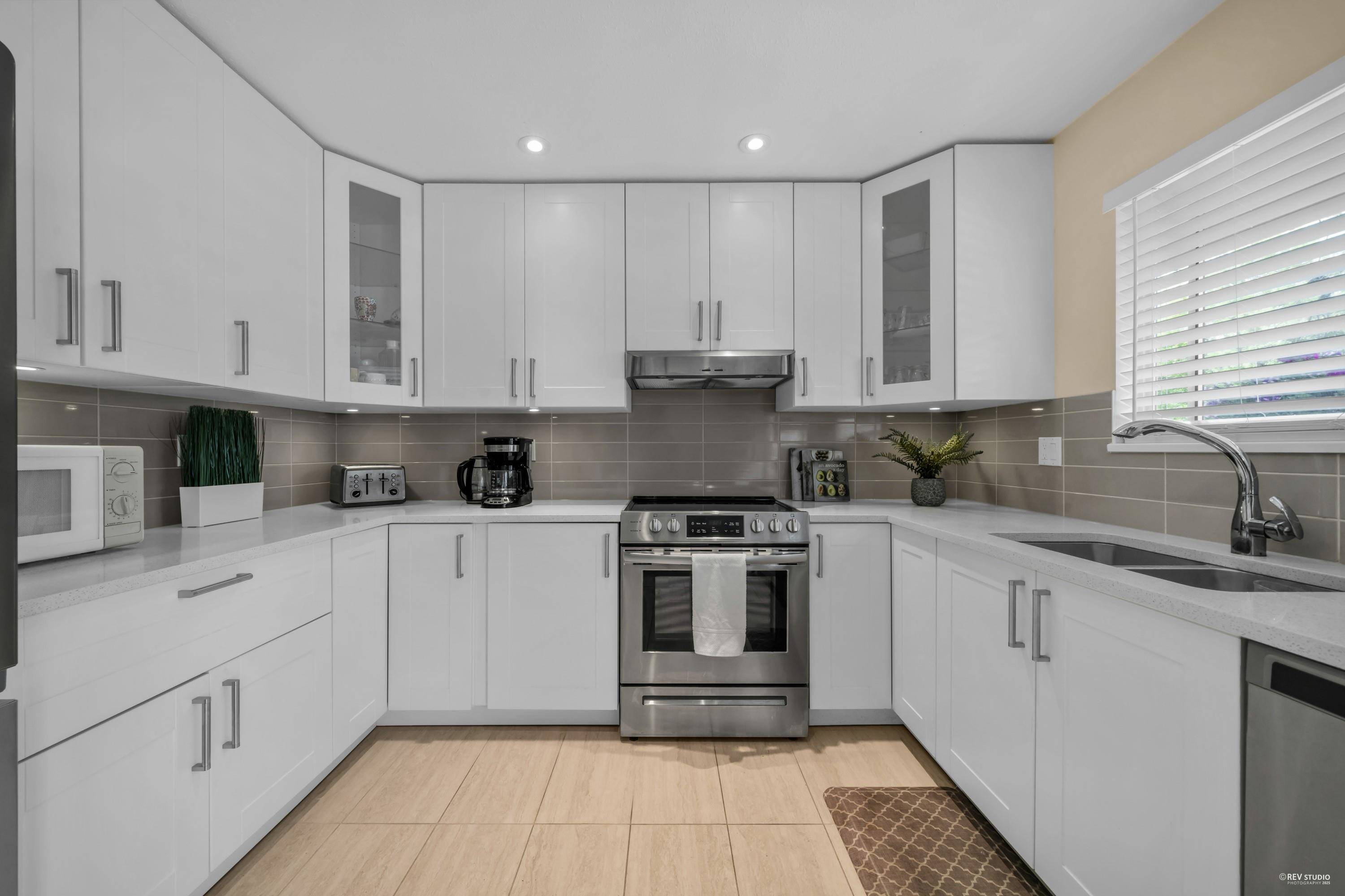 Surrey, BC V3R 9N6,9965 151 ST #12