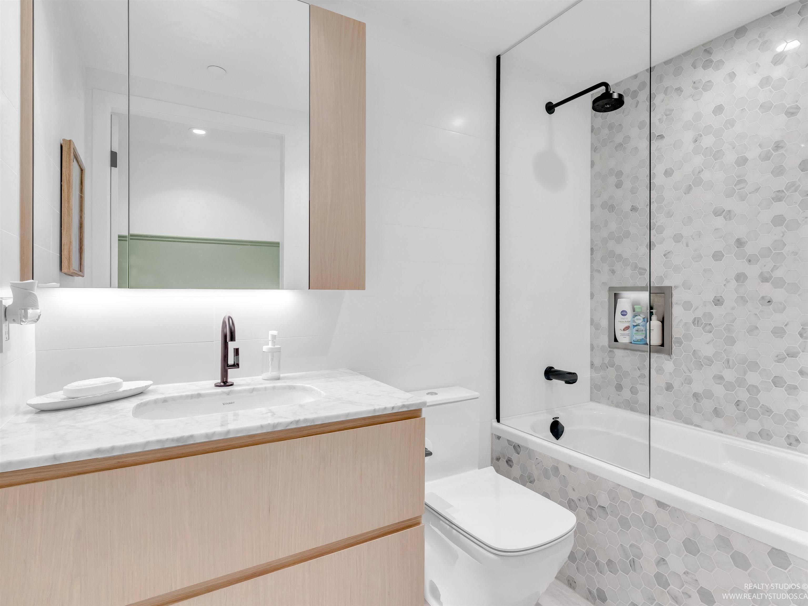 1180 Broughton ST #605 Vancouver, BC V6G 2B1
