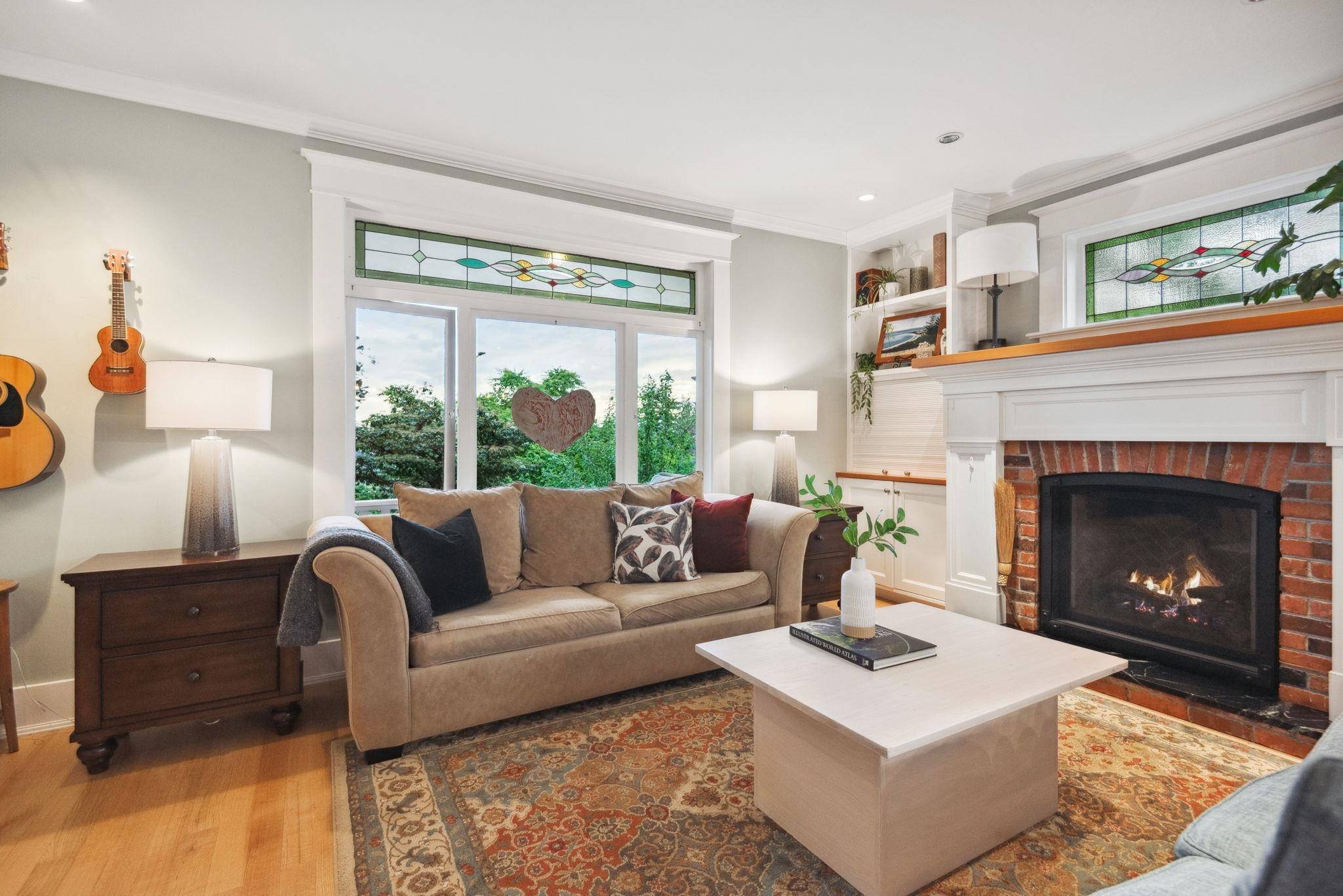 346 E 5th ST North Vancouver, BC V7L 1L9