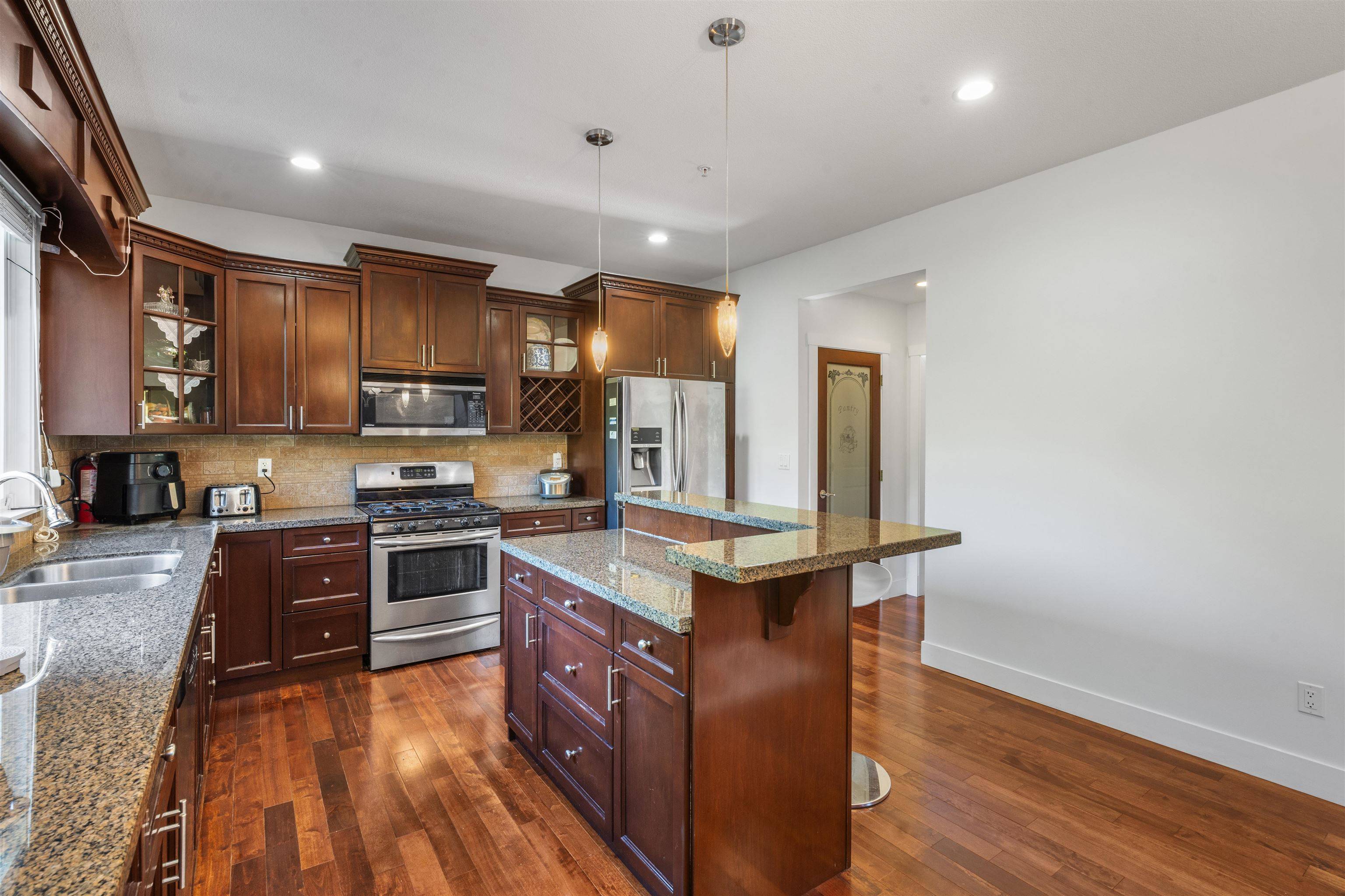 10588 245 ST Maple Ridge, BC V2W 0A2