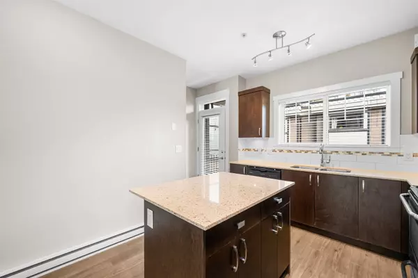 New Westminster, BC V3M 1J9,838 Royal AVE #7