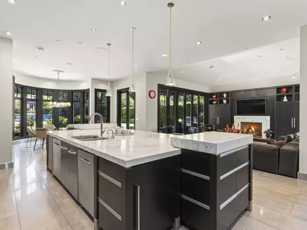 6448 Macdonald ST Vancouver, BC V6N 1E6