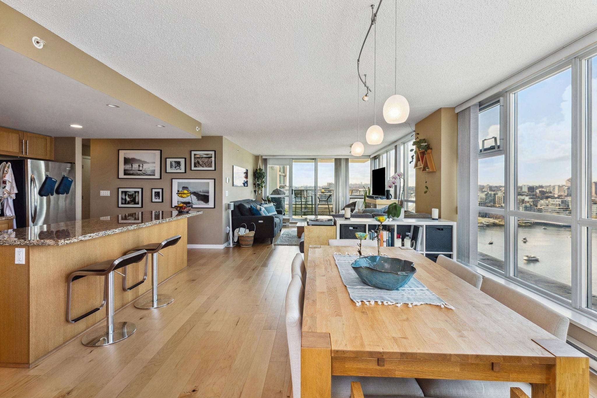 125 Milross AVE #2102 Vancouver, BC V6A 0A1