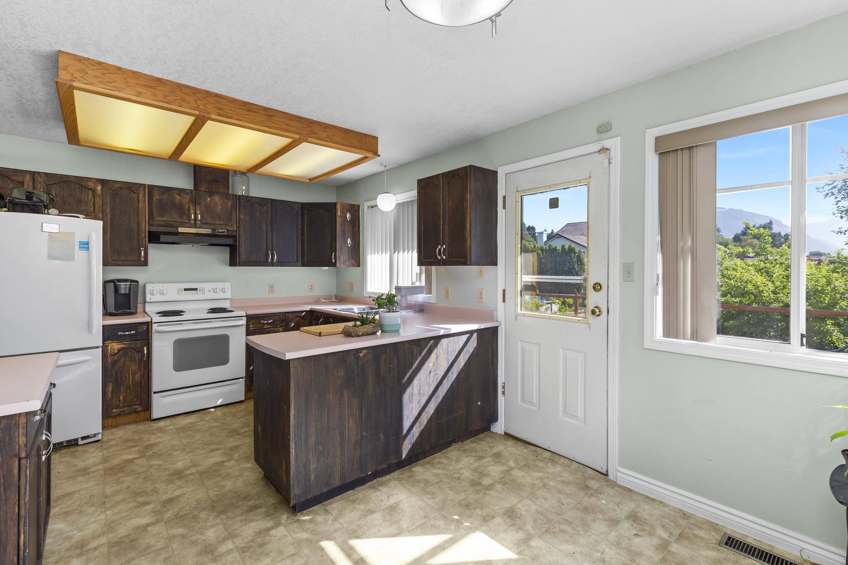 Mission, BC V2V 6N8,7984 Manson ST