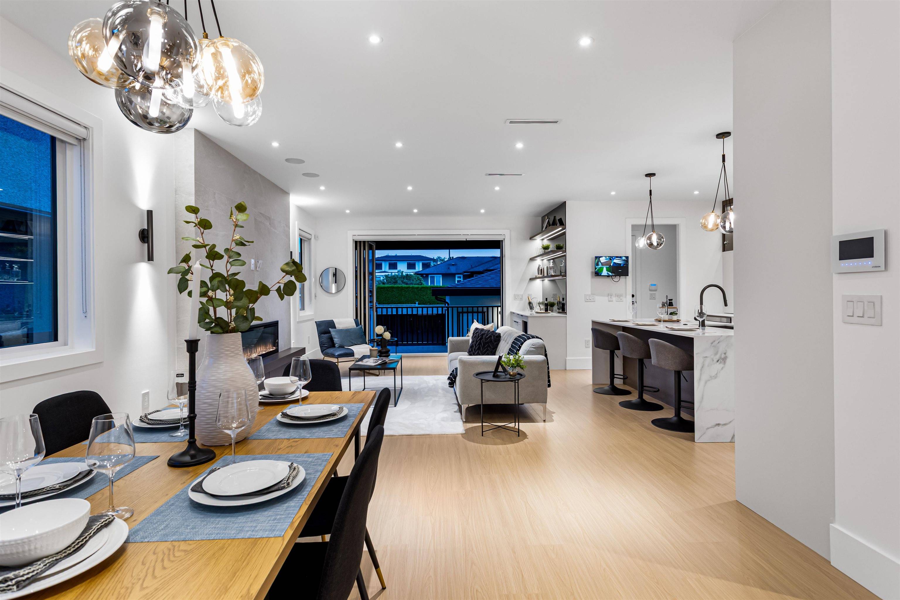 6918 Union ST Burnaby, BC V5B 1X5