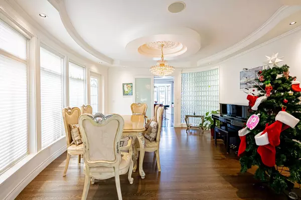 Vancouver, BC V6P 5S6,6879 Arbutus ST