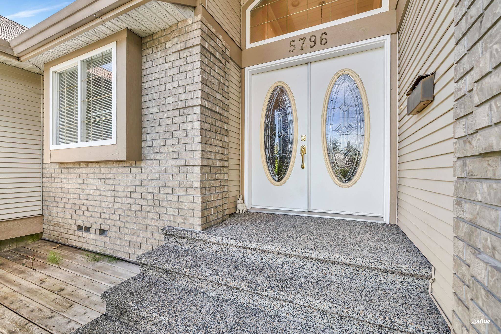 Surrey, BC V3S 3X6,5796 168 ST