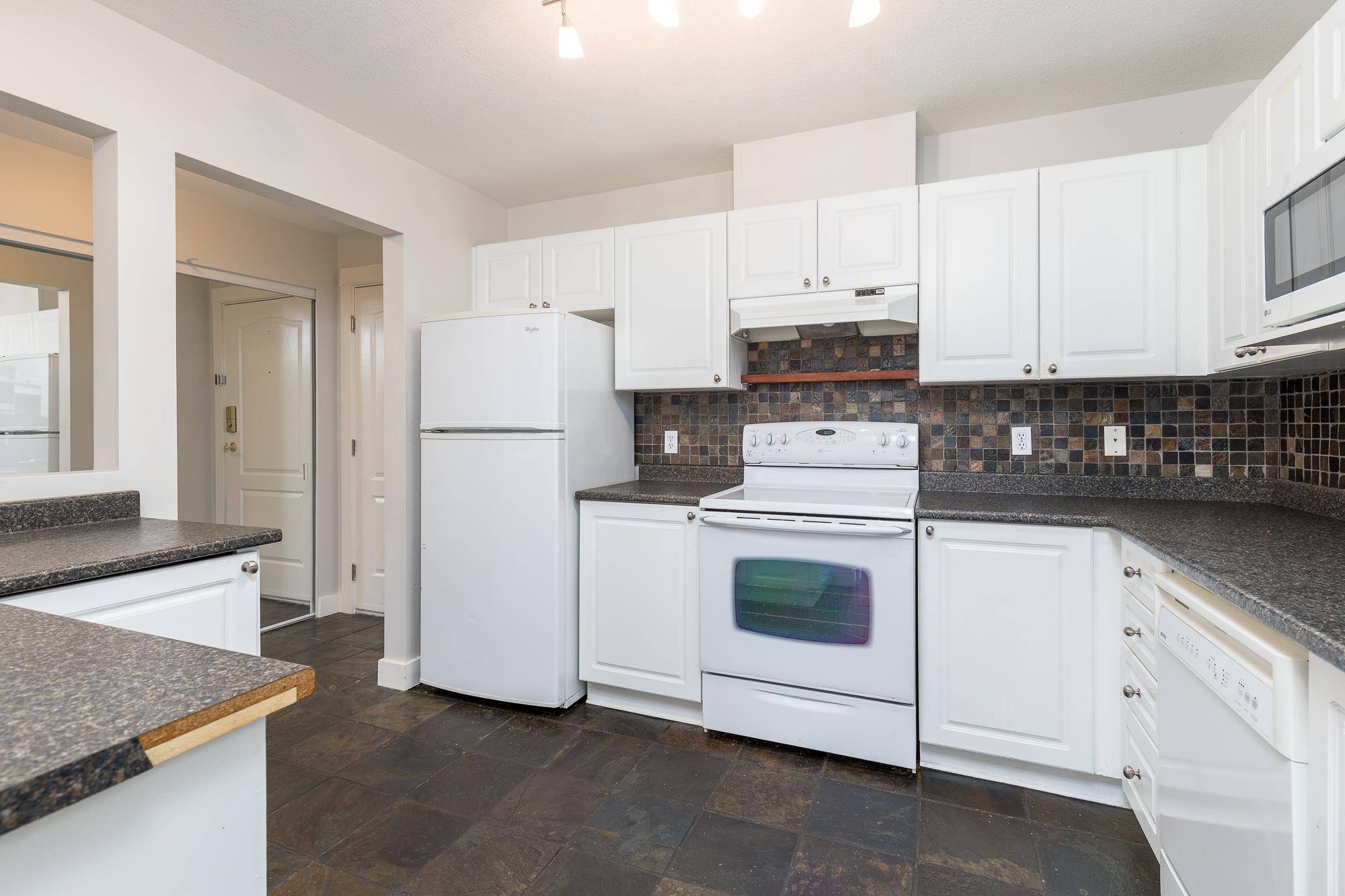 Langley, BC V3A 7A6,20433 53 AVE #311