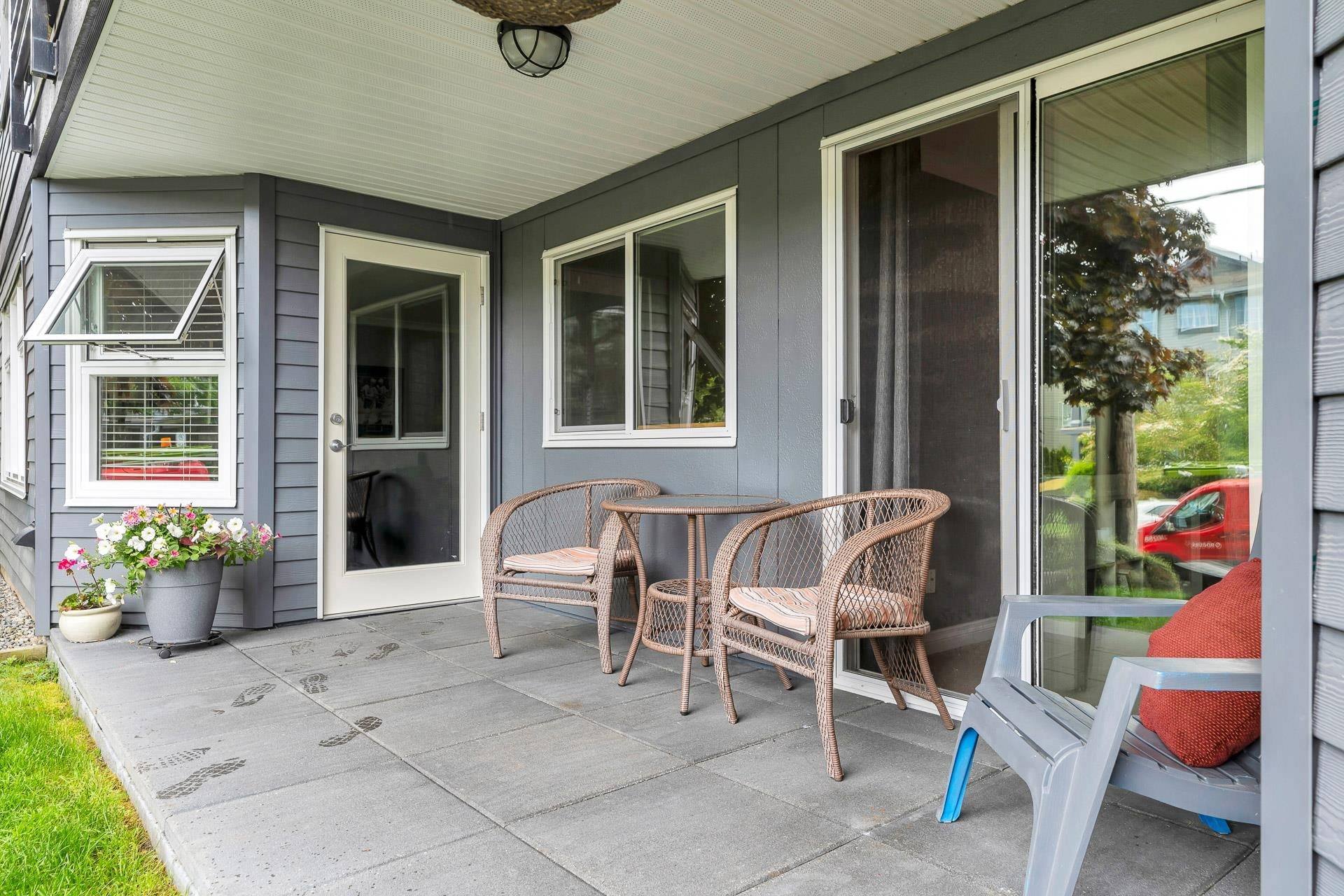 White Rock, BC V4B 4B8,1273 Merklin ST #209