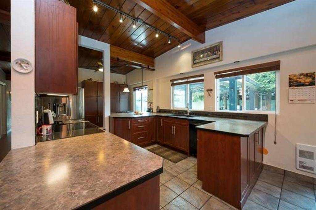 Maple Ridge, BC V2X 1Z7,20712 River RD