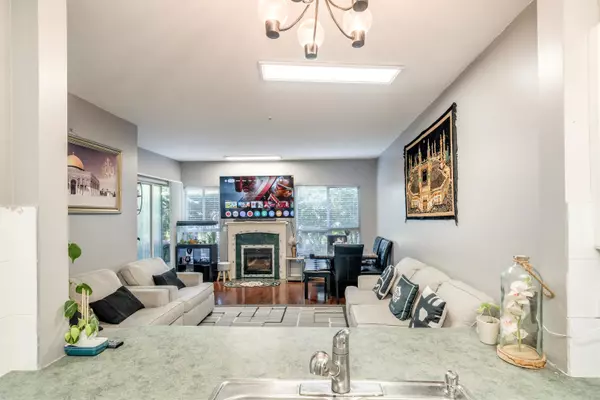 Surrey, BC V3W 0M7,13727 74 AVE #102