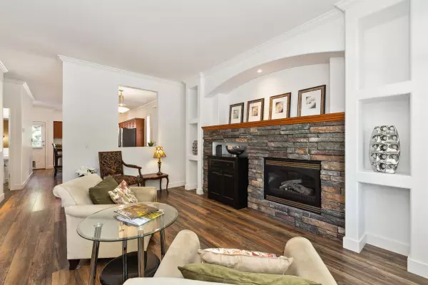23537 Kanaka WAY, Maple Ridge, BC V2W 1C8