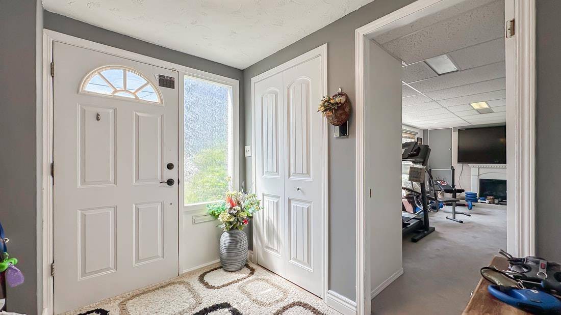 Surrey, BC V3R 3J3,11590 140a ST