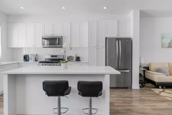 Surrey, BC V4A 0C3,16337 15 AVE #26