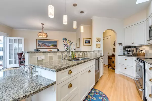 Vancouver, BC V6K 1A9,2890 Point Grey RD #307