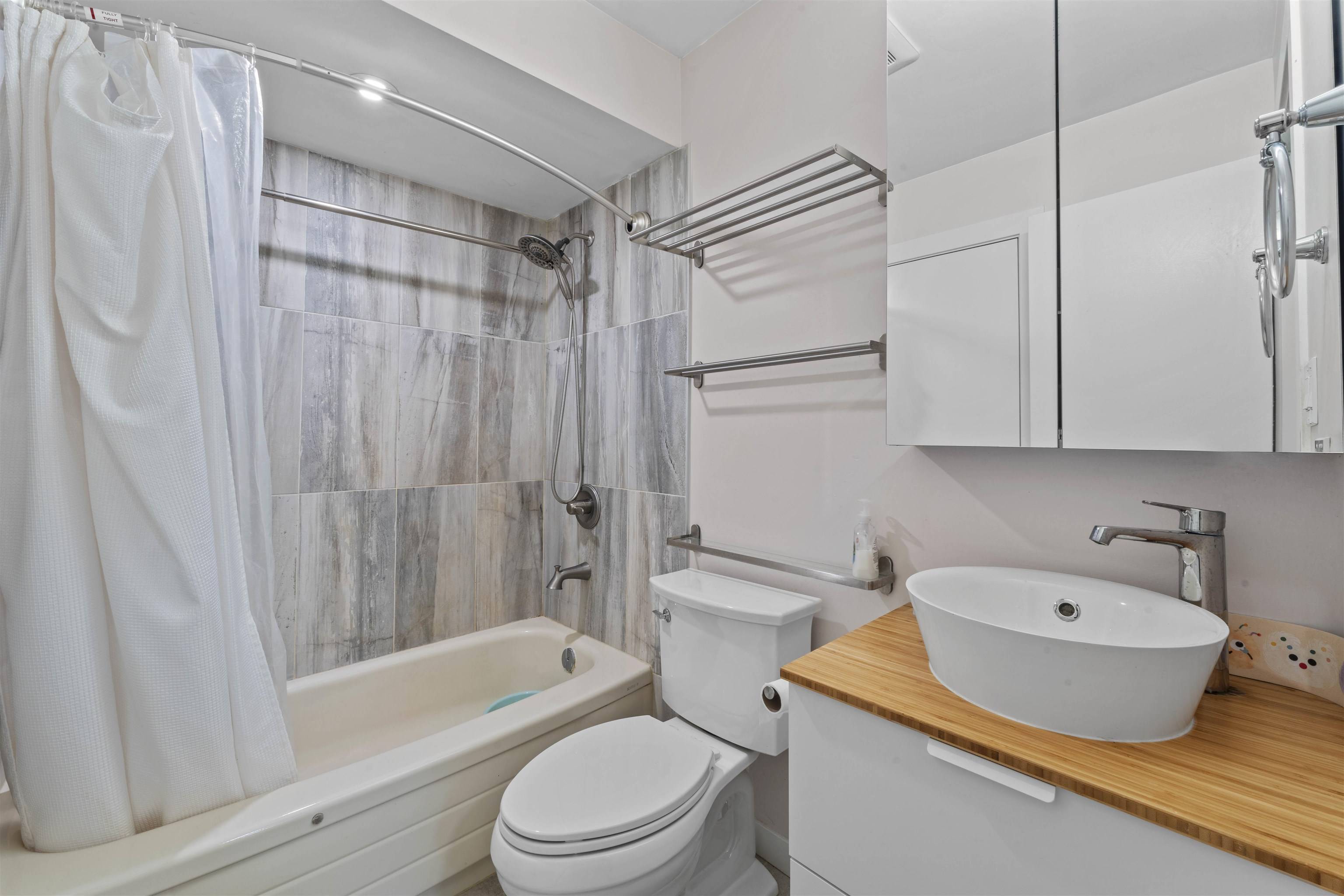 9890 Manchester DR #508 Burnaby, BC V3N 4R4