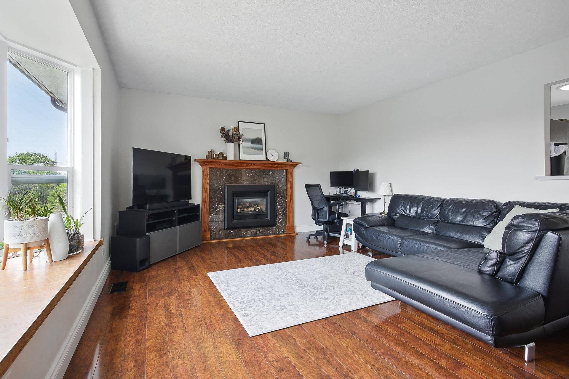 2317 St George ST Port Moody, BC V3H 2G3