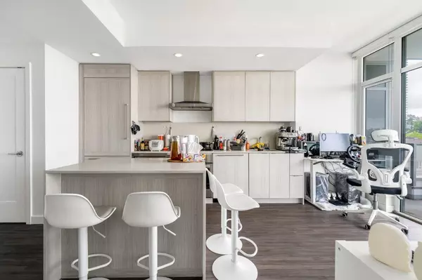 Burnaby, BC V5C 0M2,2351 Beta AVE #603