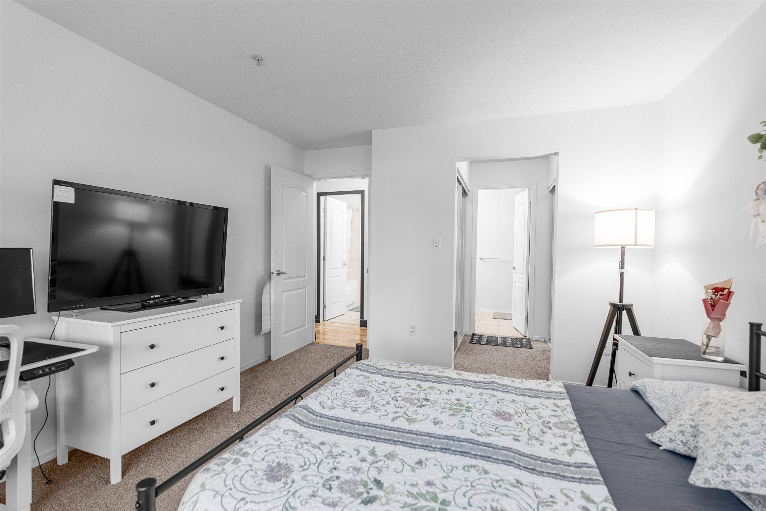 15220 Guildford DR #201 Surrey, BC V3R 0Y6