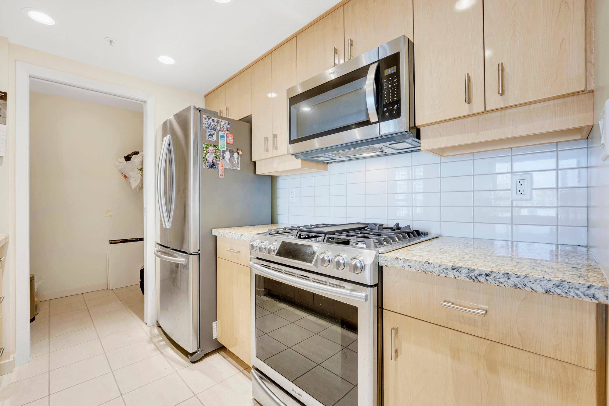 1033 Marinaside CRES #2208 Vancouver, BC V6Z 3A3