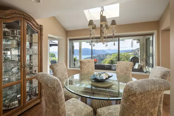 West Vancouver, BC V7W 2E7,5267 Aspen DR