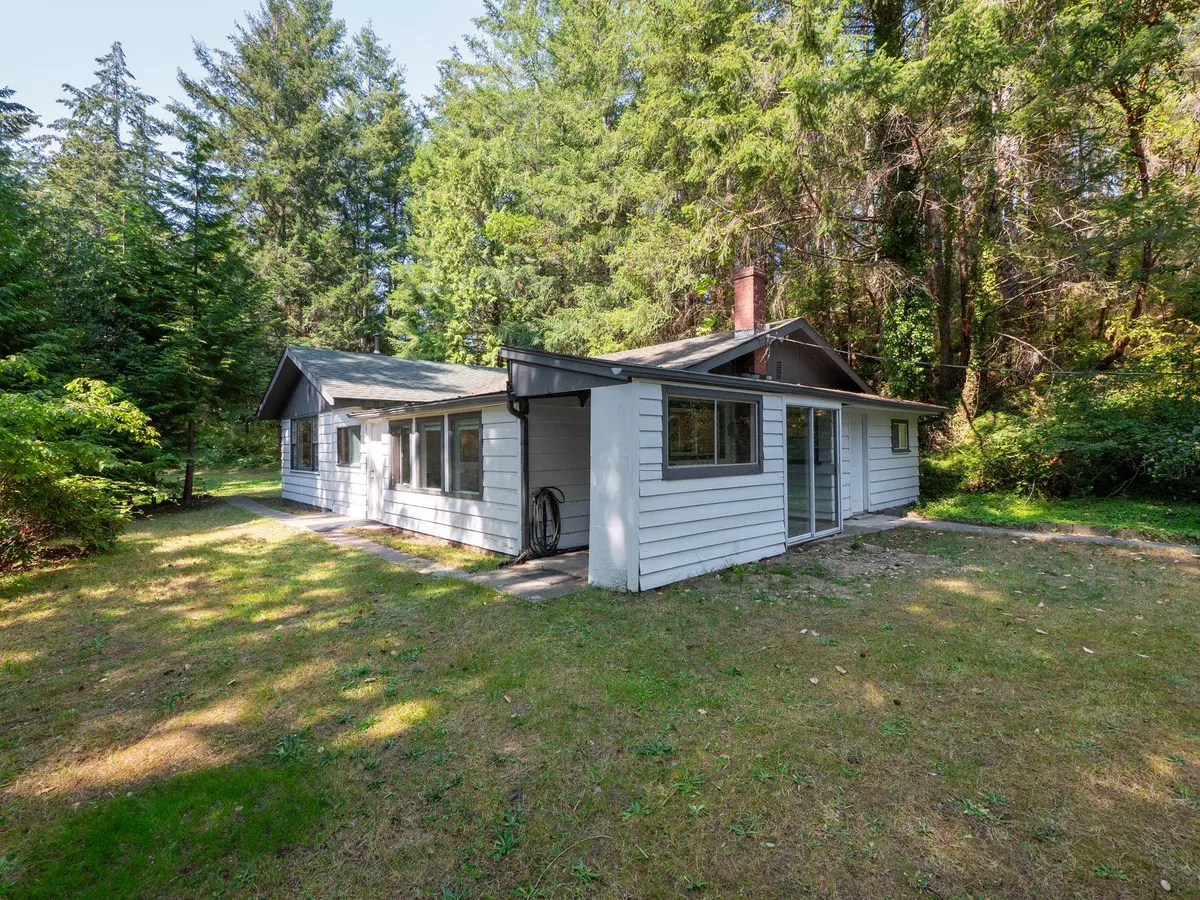 Halfmoon Bay, BC V7Z 1B9,11022 Sunshine Coast HWY